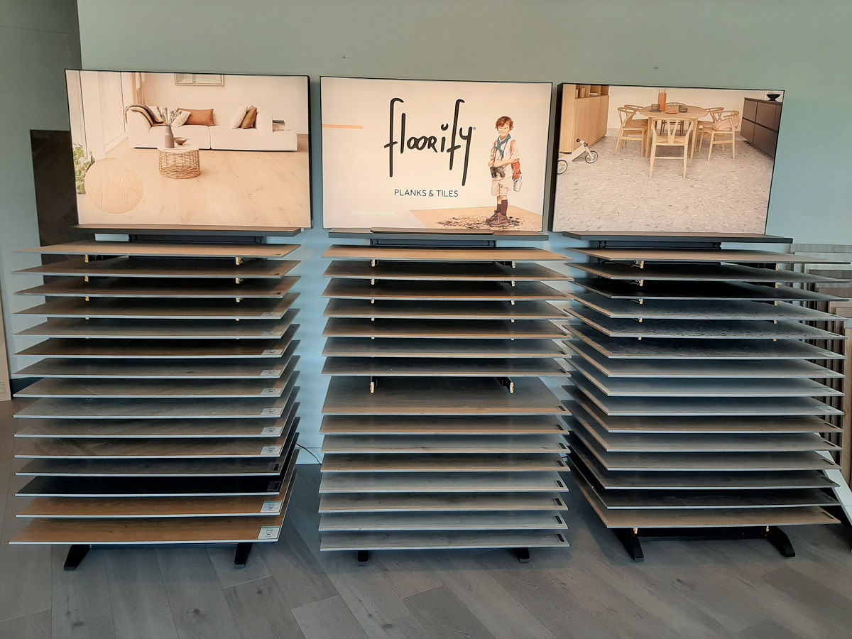 Compleet vernieuwde Floorify display met alle beschikbare vloeren 