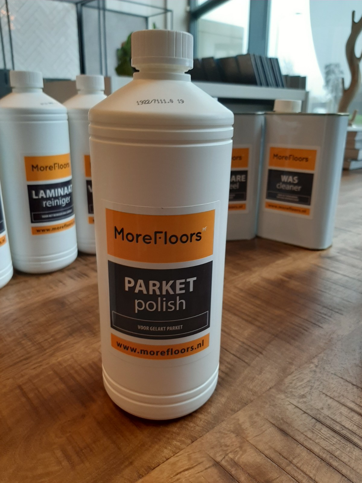 MoreFloors eigen merk Parket Polish voor het onderhoud van uw gelakte houten vloer